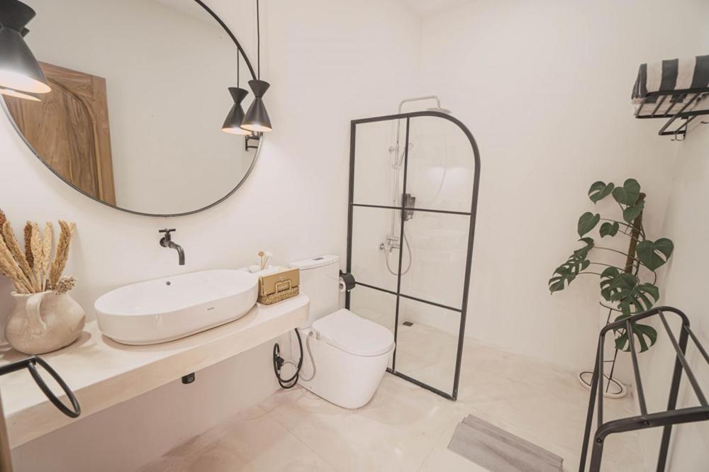 Bohemian Jogja Villas With Private Pool Kejayan ภายนอก รูปภาพ